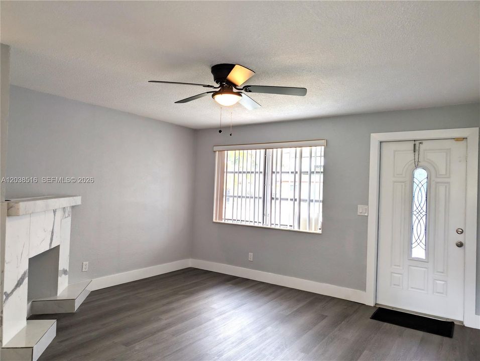 For Rent: $3,000 (3 beds, 2 baths, 1015 Square Feet)