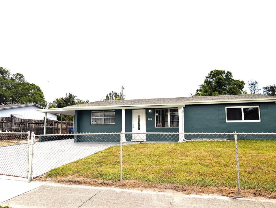 For Rent: $3,000 (3 beds, 2 baths, 1015 Square Feet)