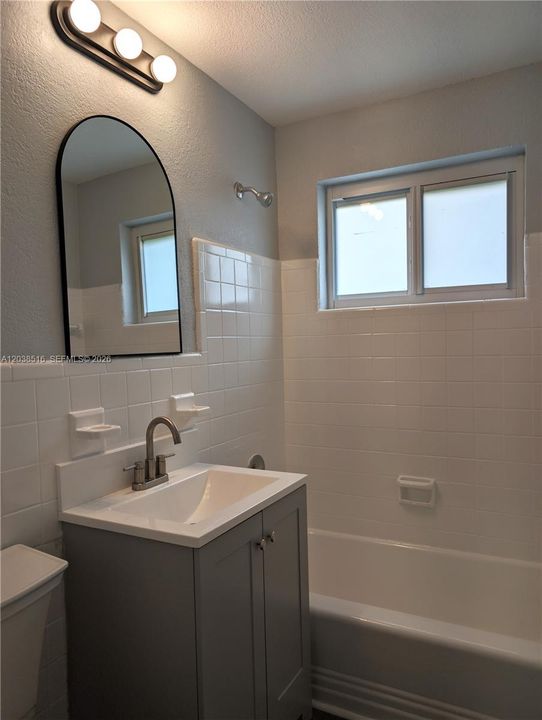For Rent: $3,000 (3 beds, 2 baths, 1015 Square Feet)