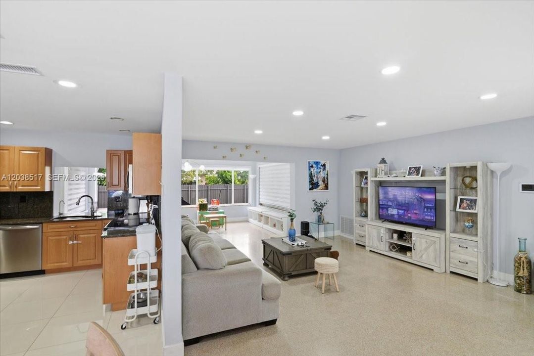En Venta: $539,900 (2 camas, 2 baños, 1404 Pies cuadrados)