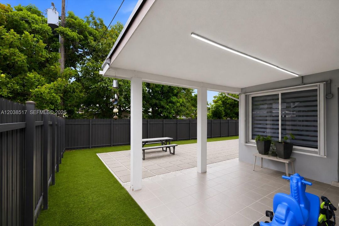 En Venta: $539,900 (2 camas, 2 baños, 1404 Pies cuadrados)