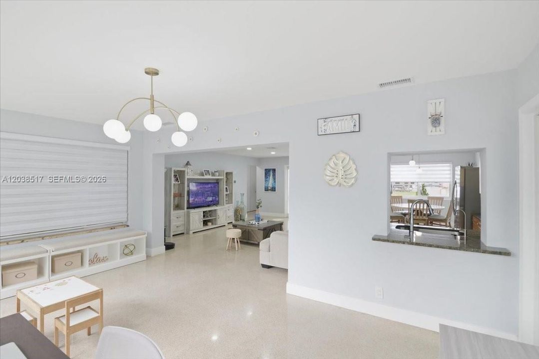 En Venta: $539,900 (2 camas, 2 baños, 1404 Pies cuadrados)