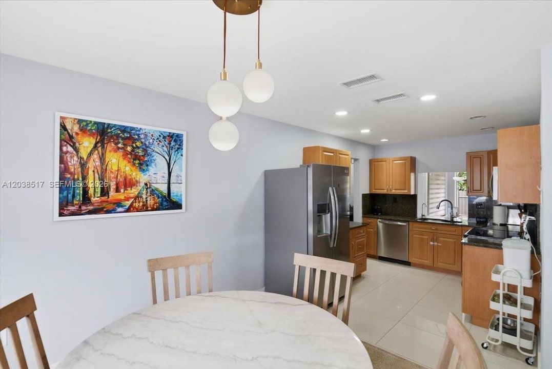 En Venta: $539,900 (2 camas, 2 baños, 1404 Pies cuadrados)