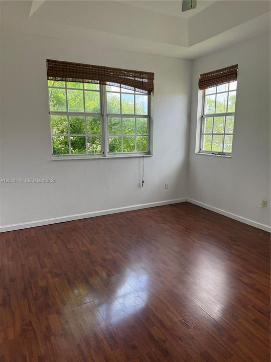 En Renta: $2,400 (4 camas, 3 baños, 1580 Pies cuadrados)