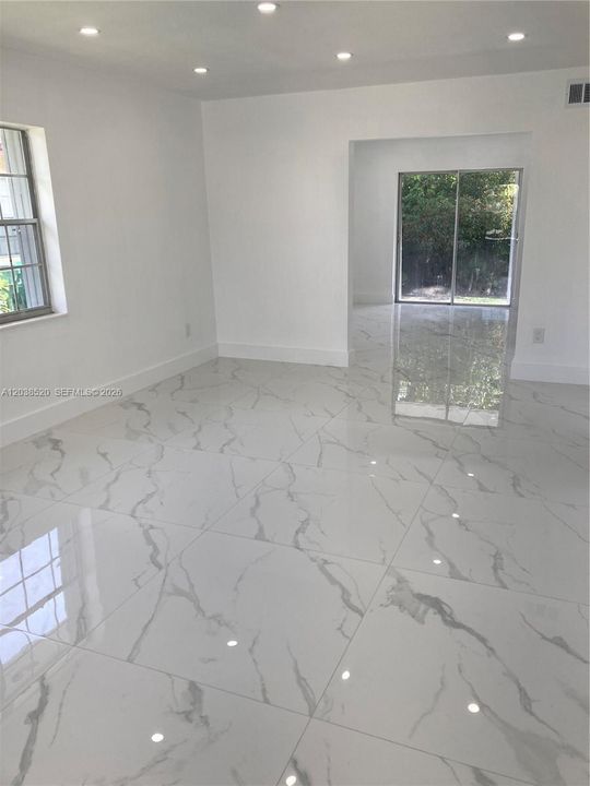 En Renta: $3,500 (3 camas, 2 baños, 2508 Pies cuadrados)