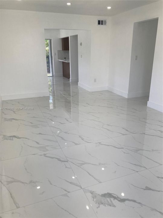 En Renta: $3,500 (3 camas, 2 baños, 2508 Pies cuadrados)