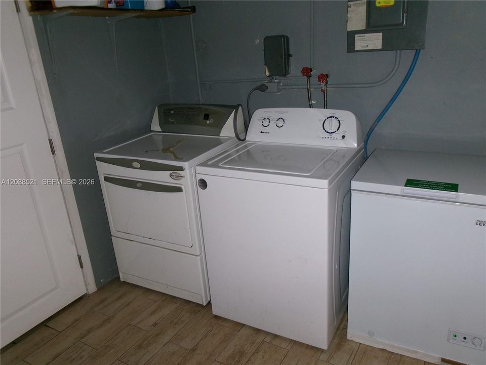 На продажу: $650,000 (3 спален, 2 ванн, 1427 Квадратных фут)