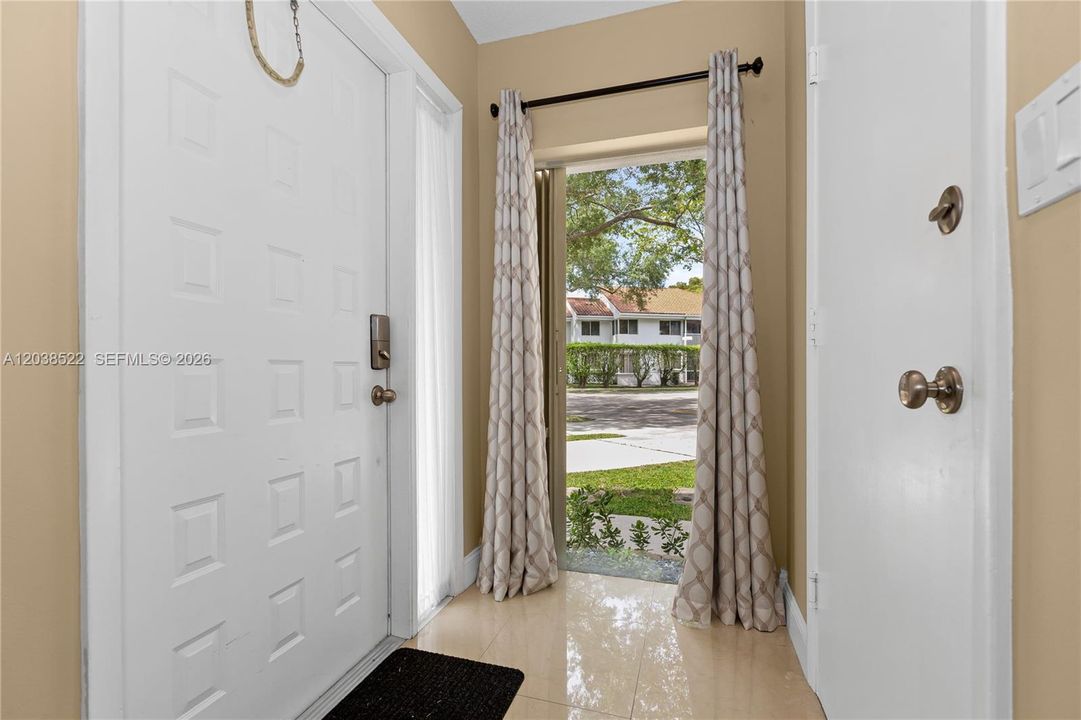 For Sale: $375,000 (2 beds, 2 baths, 1598 Square Feet)