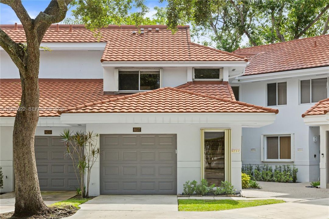 For Sale: $375,000 (2 beds, 2 baths, 1598 Square Feet)