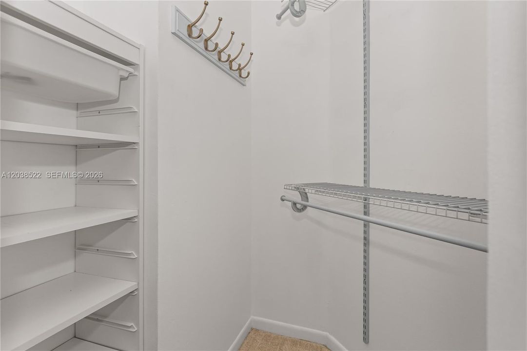 For Sale: $375,000 (2 beds, 2 baths, 1598 Square Feet)
