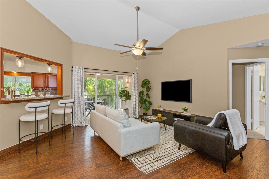 For Sale: $375,000 (2 beds, 2 baths, 1598 Square Feet)