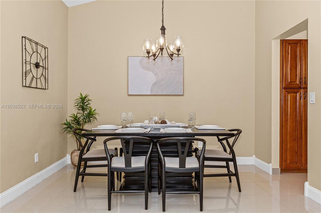 For Sale: $375,000 (2 beds, 2 baths, 1598 Square Feet)