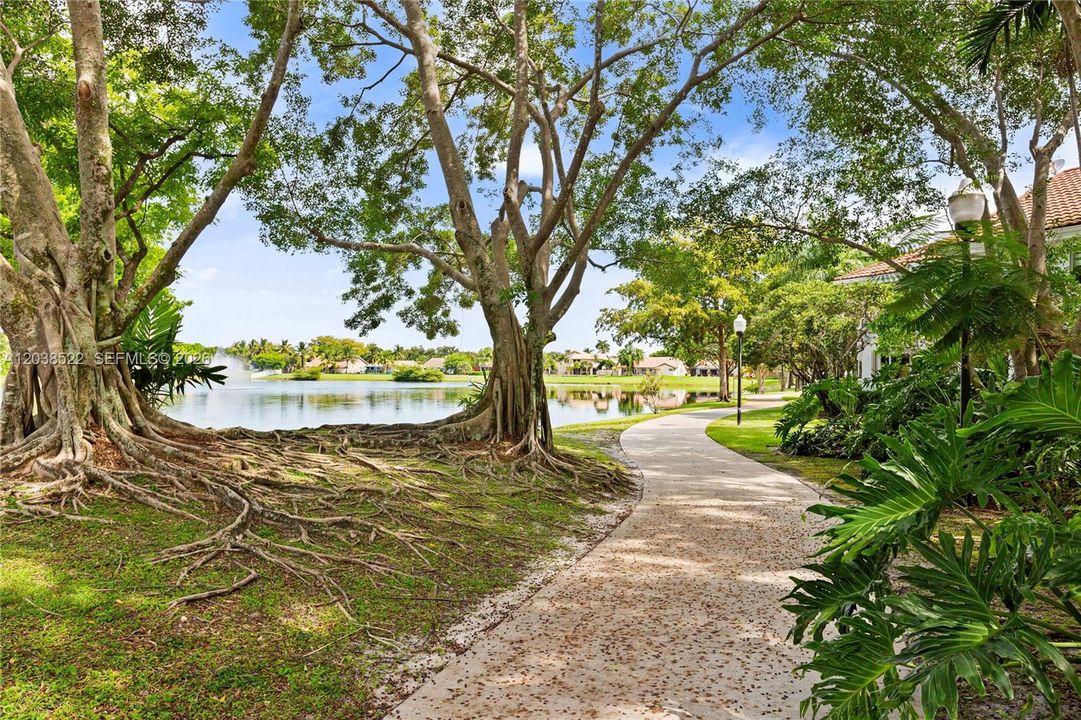 For Sale: $375,000 (2 beds, 2 baths, 1598 Square Feet)