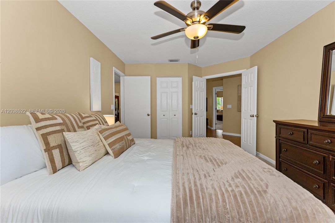 For Sale: $375,000 (2 beds, 2 baths, 1598 Square Feet)