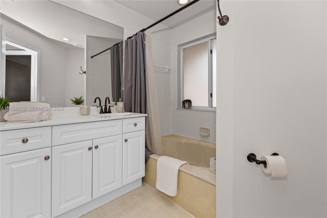 For Sale: $375,000 (2 beds, 2 baths, 1598 Square Feet)