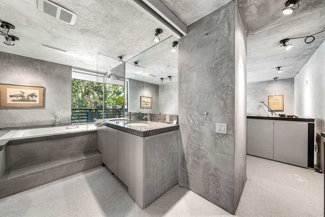 042-1496NorthLakeWay-PalmBeach-FL-33480-