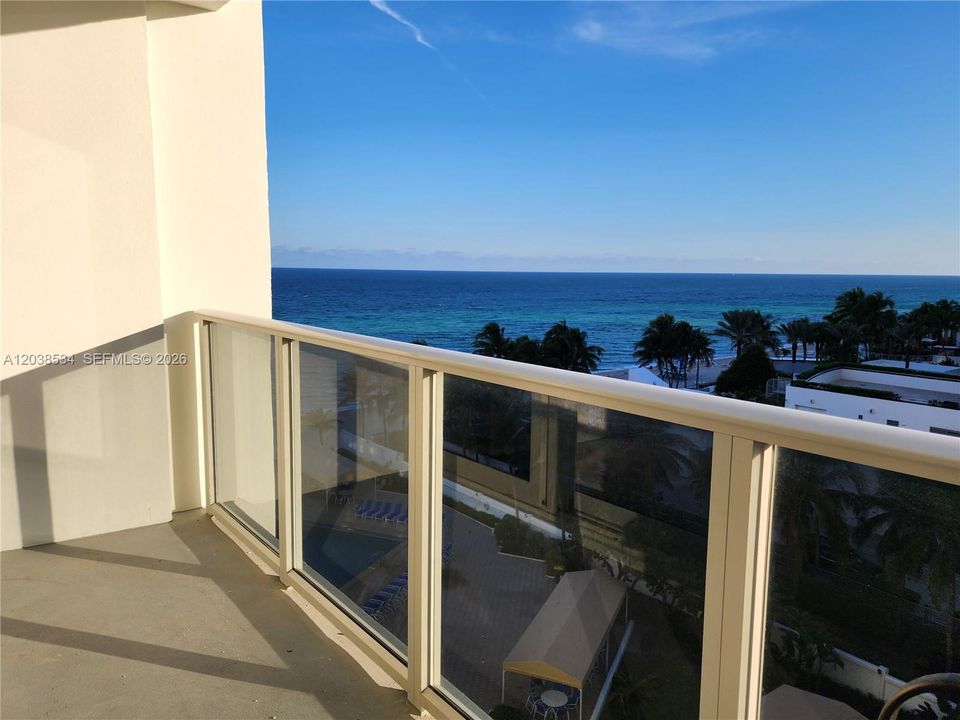 For Sale: $599,900 (2 beds, 2 baths, 1100 Square Feet)