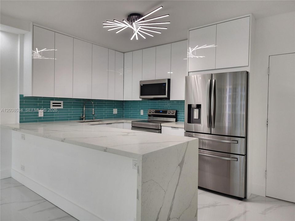 For Sale: $599,900 (2 beds, 2 baths, 1100 Square Feet)