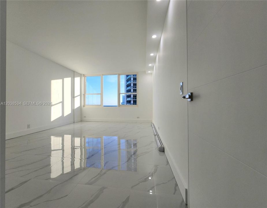 For Sale: $599,900 (2 beds, 2 baths, 1100 Square Feet)