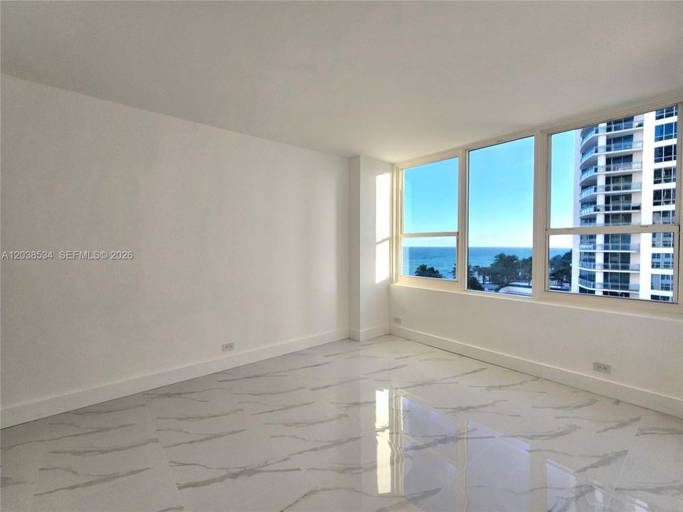 For Sale: $599,900 (2 beds, 2 baths, 1100 Square Feet)