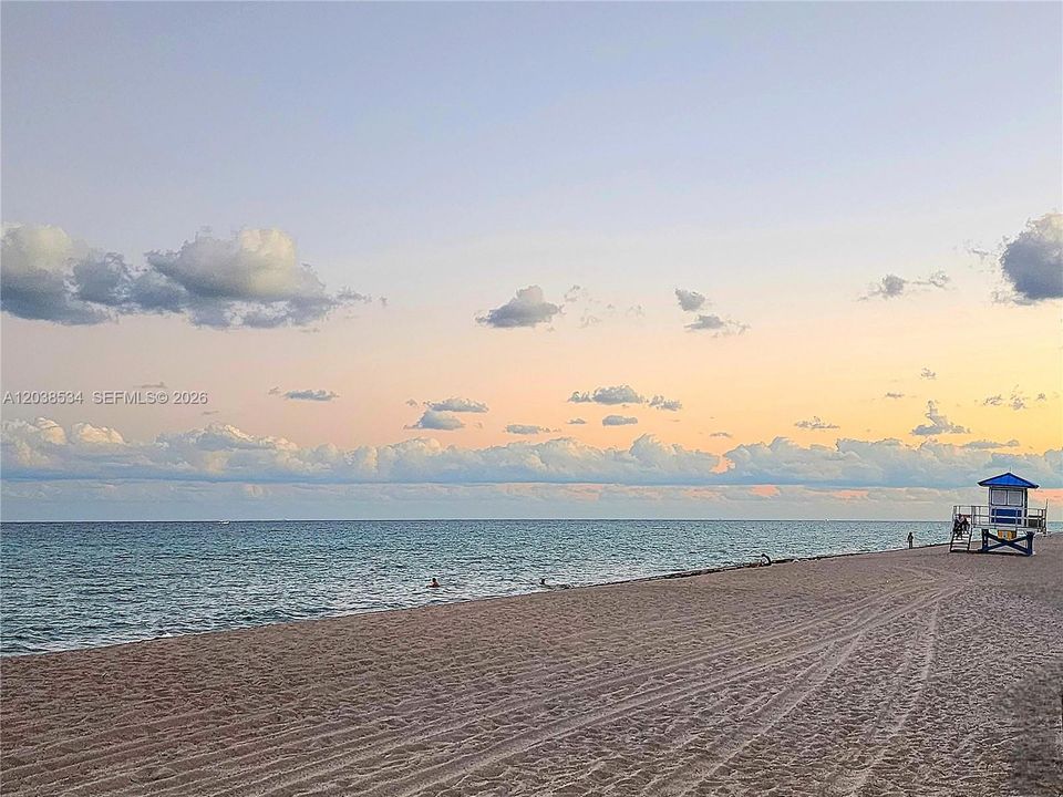 For Sale: $599,900 (2 beds, 2 baths, 1100 Square Feet)