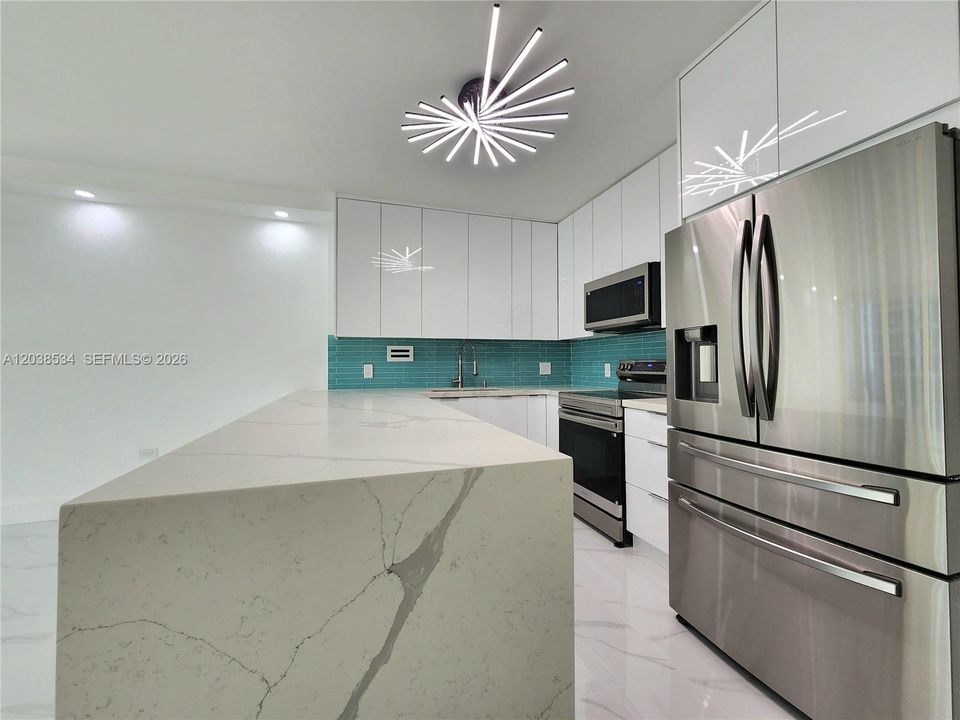 For Sale: $599,900 (2 beds, 2 baths, 1100 Square Feet)