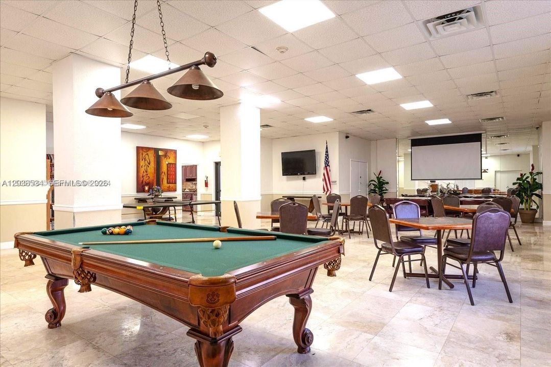 For Sale: $599,900 (2 beds, 2 baths, 1100 Square Feet)