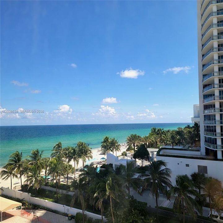 For Sale: $599,900 (2 beds, 2 baths, 1100 Square Feet)