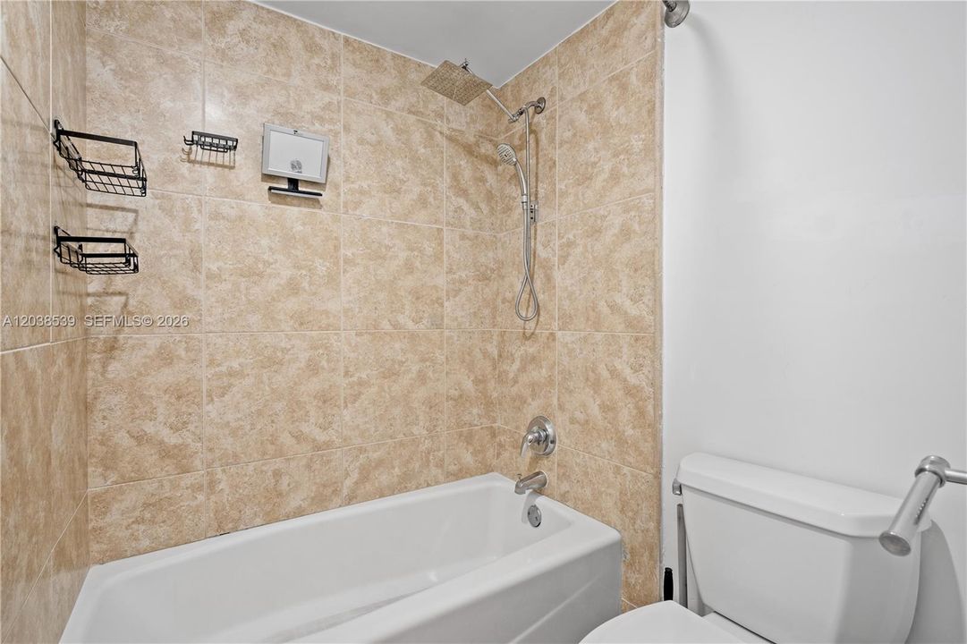 В аренду: $3,495 (2 спален, 2 ванн, 1299 Квадратных фут)