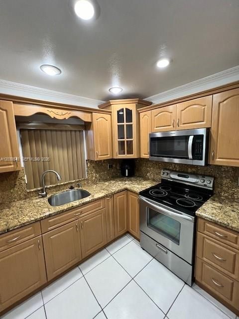 For Sale: $250,000 (2 beds, 2 baths, 770 Square Feet)