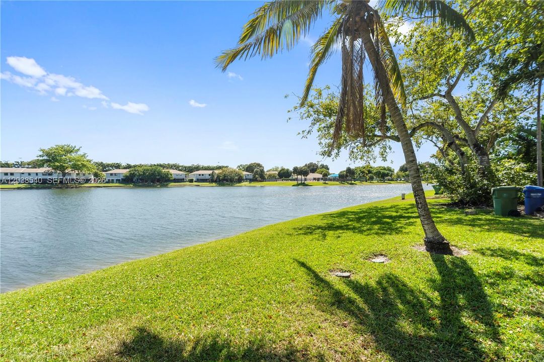 For Sale: $250,000 (2 beds, 2 baths, 770 Square Feet)