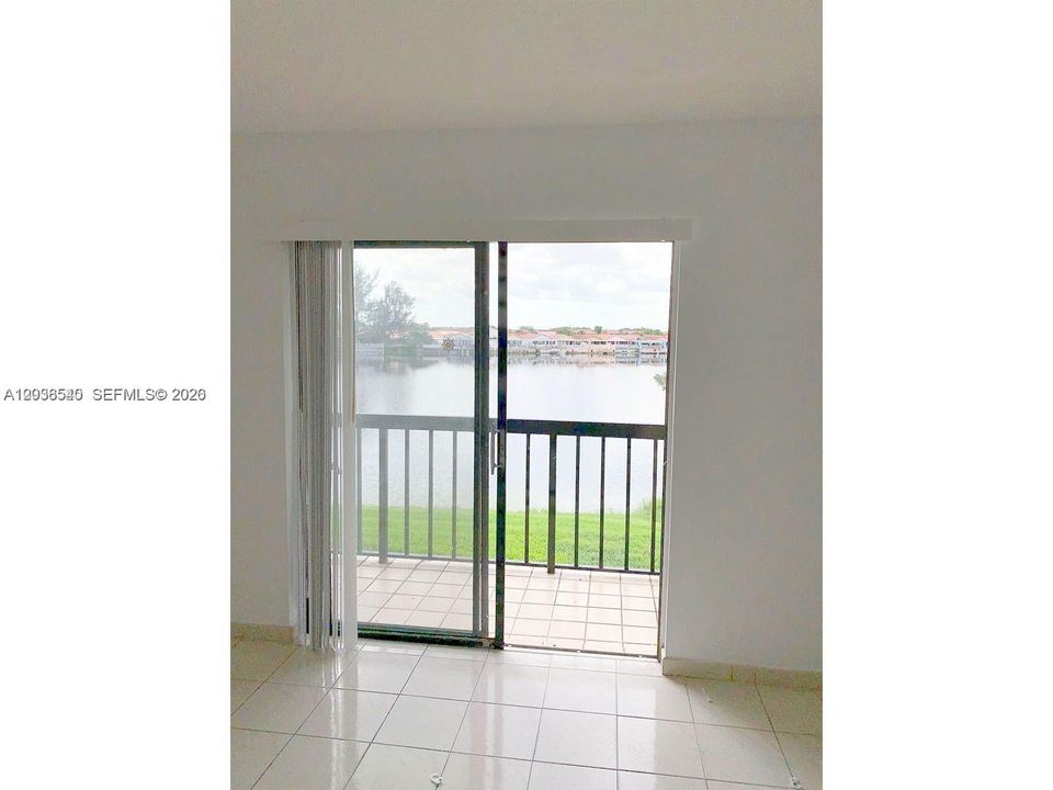 For Sale: $250,000 (2 beds, 2 baths, 770 Square Feet)