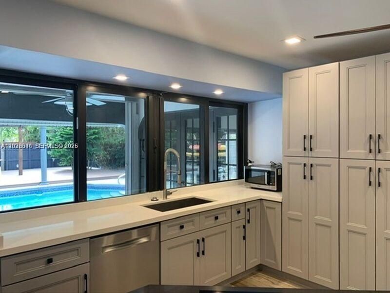 En Renta: $4,750 (3 camas, 2 baños, 1812 Pies cuadrados)