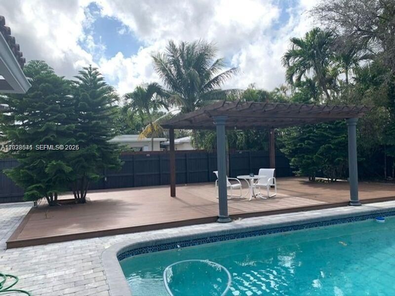 En Renta: $4,750 (3 camas, 2 baños, 1812 Pies cuadrados)