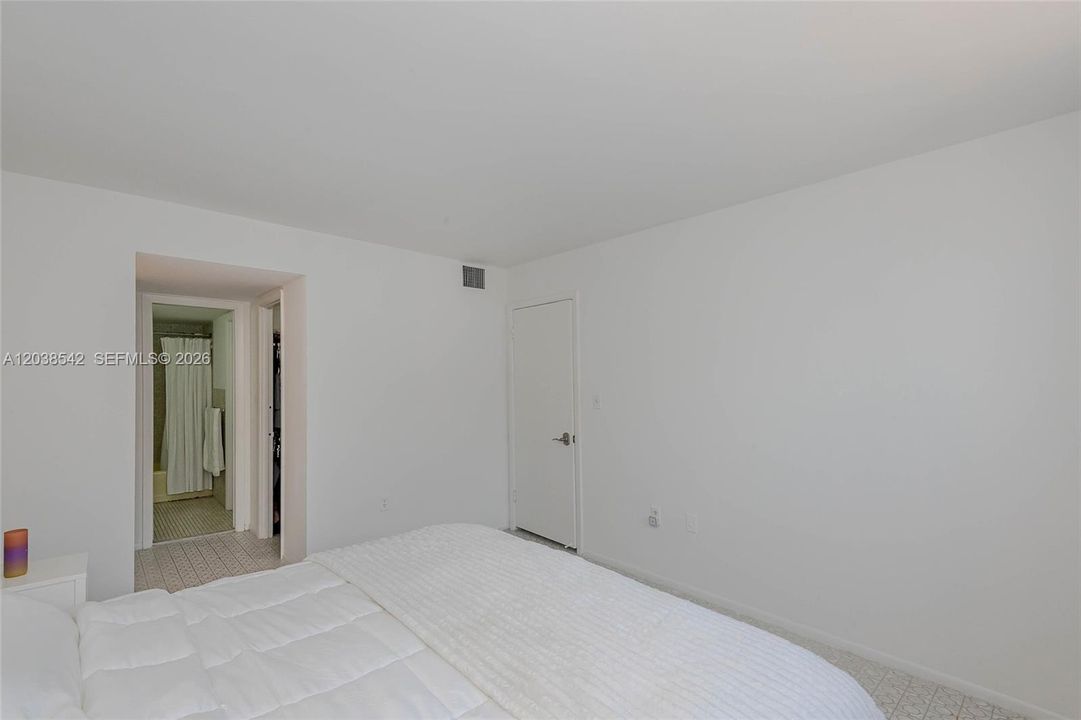 For Sale: $490,000 (1 beds, 1 baths, 655 Square Feet)