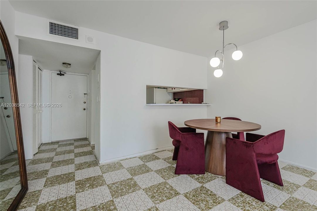 For Sale: $490,000 (1 beds, 1 baths, 655 Square Feet)