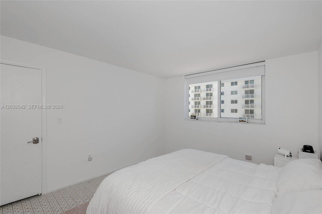 For Sale: $490,000 (1 beds, 1 baths, 655 Square Feet)