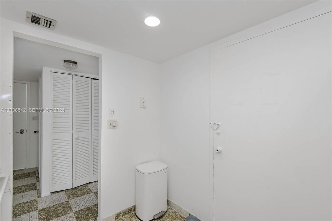 For Sale: $490,000 (1 beds, 1 baths, 655 Square Feet)