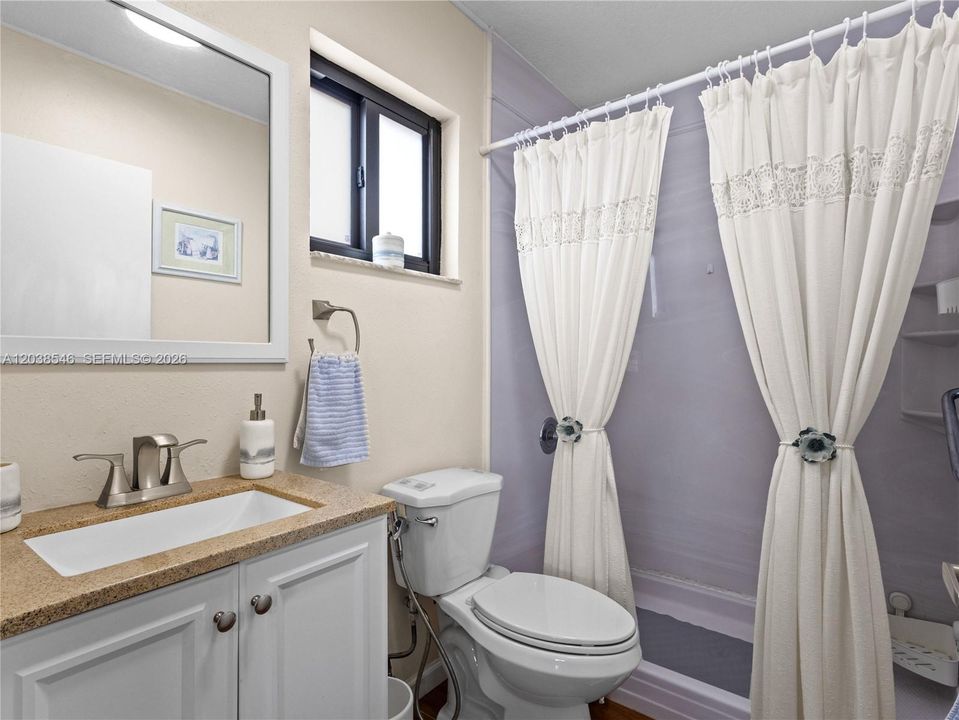For Sale: $700,000 (6 beds, 4 baths, 1911 Square Feet)