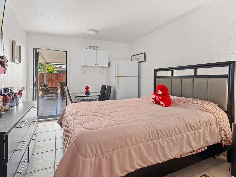 For Sale: $700,000 (6 beds, 4 baths, 1911 Square Feet)