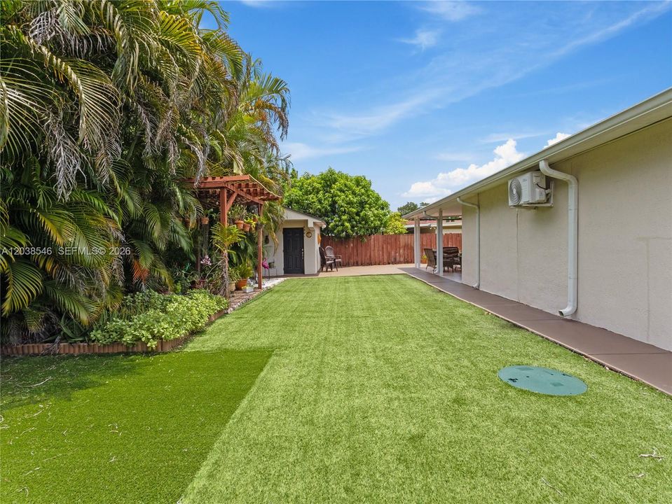 For Sale: $700,000 (6 beds, 4 baths, 1911 Square Feet)