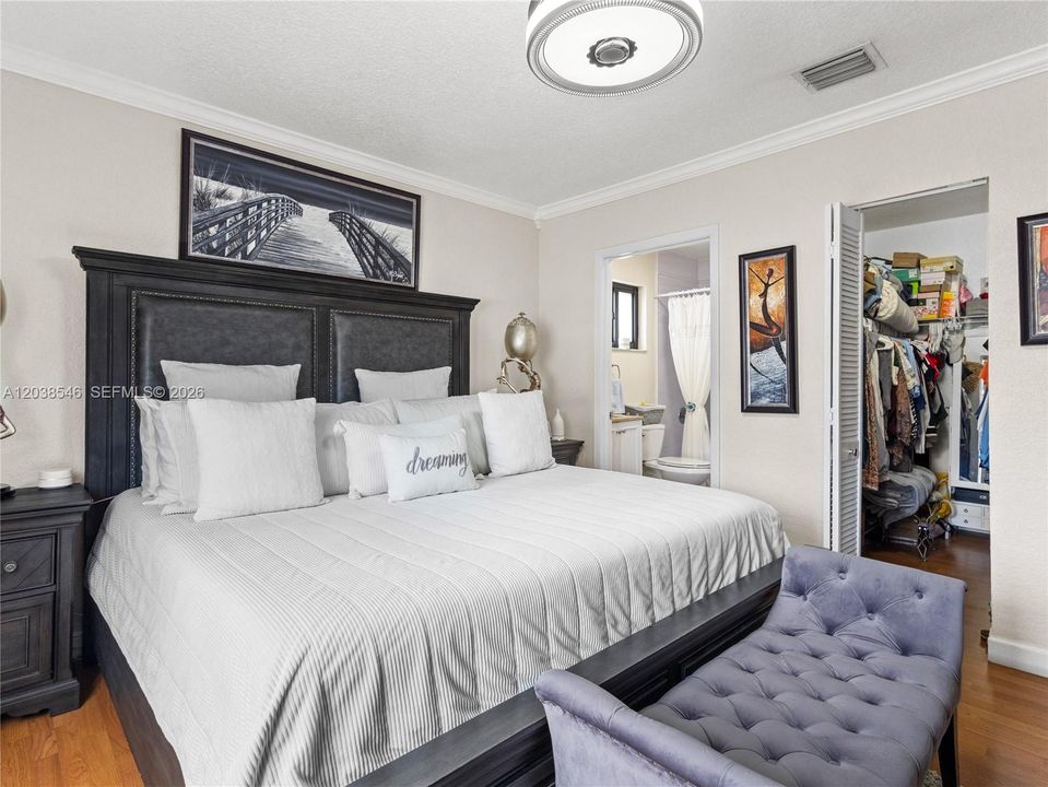 For Sale: $700,000 (6 beds, 4 baths, 1911 Square Feet)