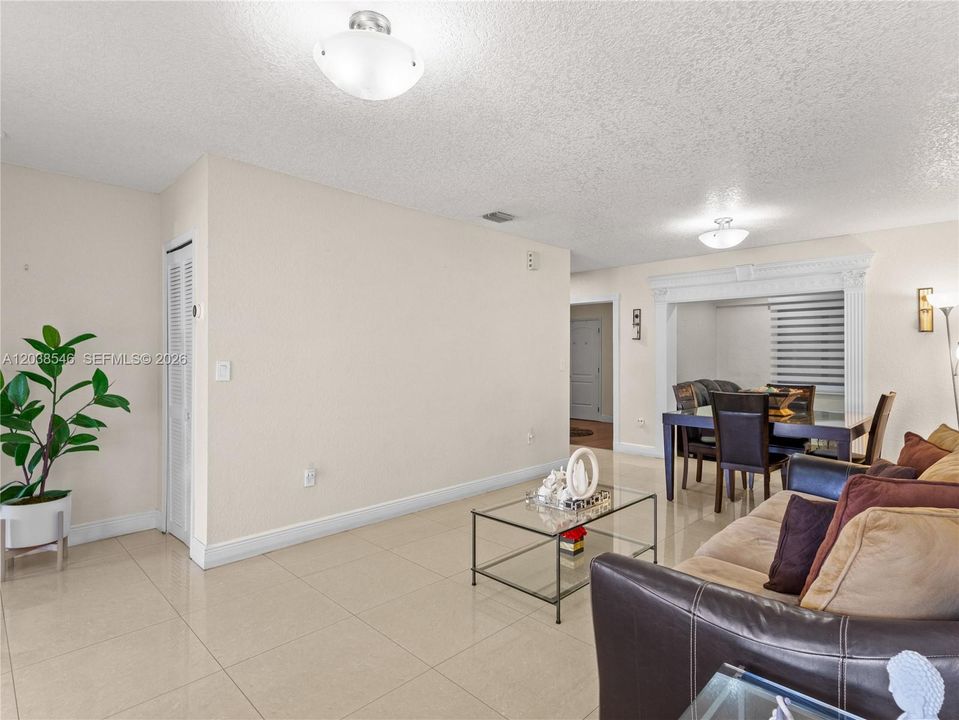 For Sale: $700,000 (6 beds, 4 baths, 1911 Square Feet)