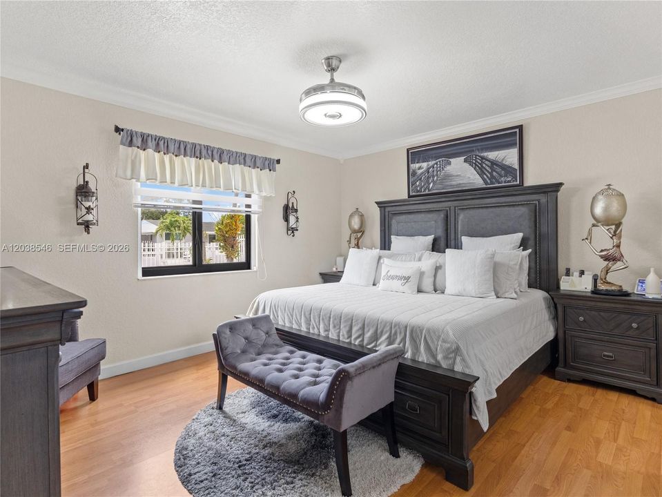 For Sale: $700,000 (6 beds, 4 baths, 1911 Square Feet)