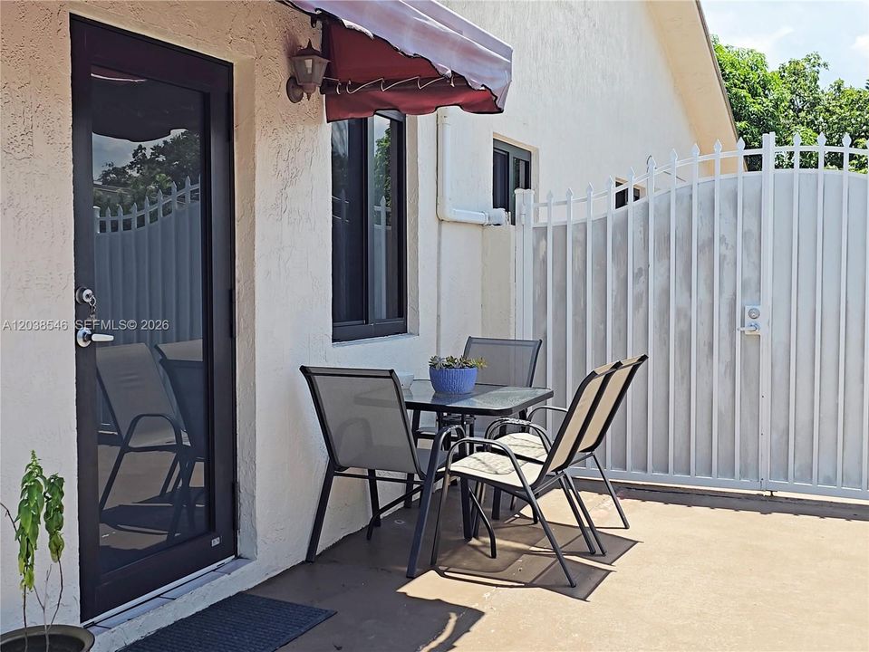 For Sale: $700,000 (6 beds, 4 baths, 1911 Square Feet)