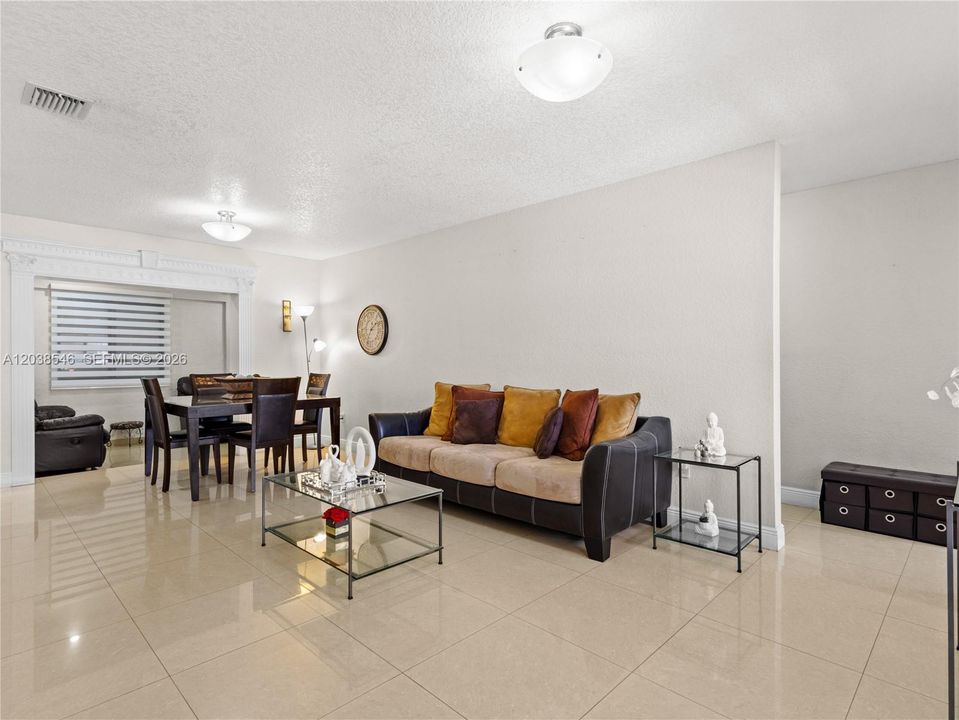 For Sale: $700,000 (6 beds, 4 baths, 1911 Square Feet)