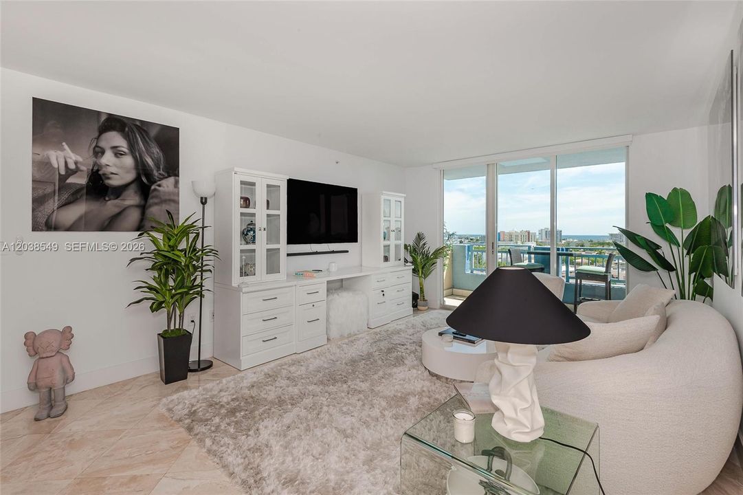 For Rent: $5,900 (2 beds, 2 baths, 1080 Square Feet)