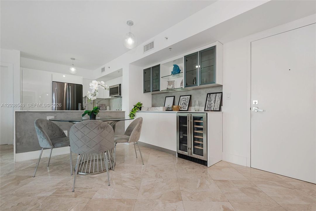 For Rent: $5,900 (2 beds, 2 baths, 1080 Square Feet)