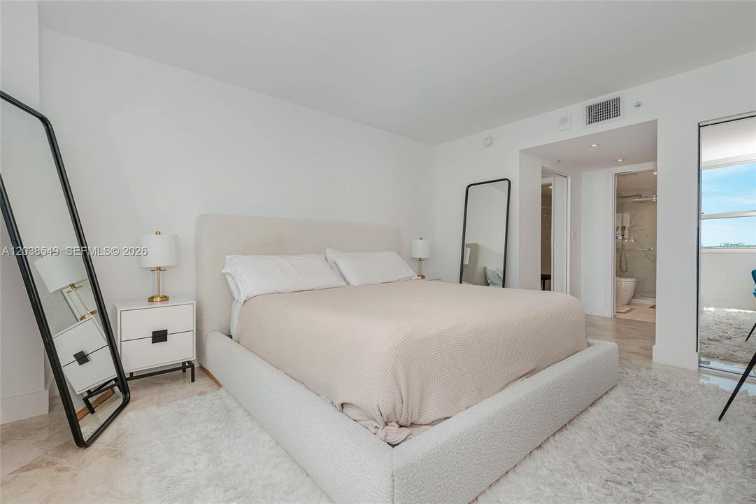 For Rent: $5,900 (2 beds, 2 baths, 1080 Square Feet)