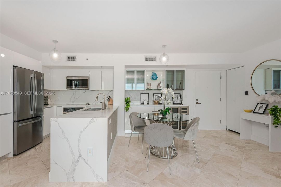 For Rent: $5,900 (2 beds, 2 baths, 1080 Square Feet)